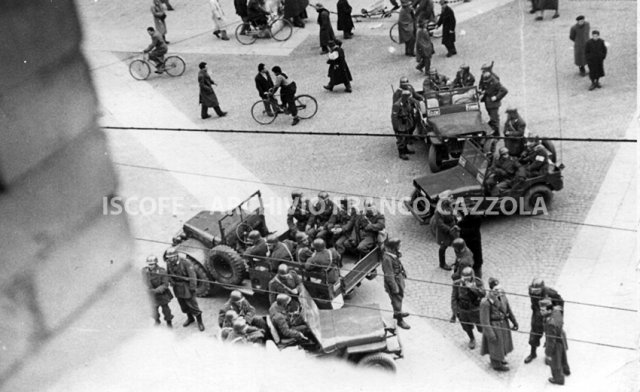 1949 celere in piazza a Ferrara